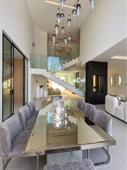 Glass partitions and balustrade in a Dubai villa